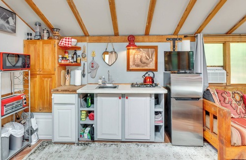 Nambe Pueblo Apartment | Cozy Santa Fe Getaway - Near Creek & Casinos