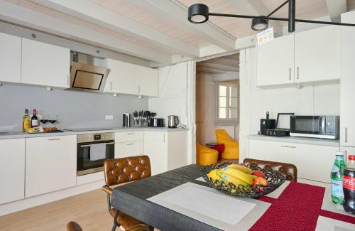 Schwabach Apartment | COZY SCHWABACH # frisch renoviertes Fachwerk # 100qm # Modern # Balkon # Netflix
