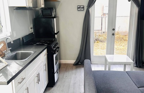 South Gate House | Cozy & Serene Studio Backhouse, near it all