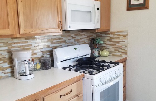 Shelton House | Cozy Shelton Cottage- Peaceful Getaway!