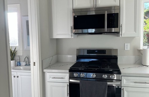 Lincoln Acres House | Cozy, Single Bedroom, Detached Guest House