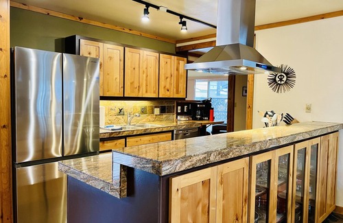 Sunriver House | Cozy, smoke-free, 2 BD 2 BA home, 6 adult MAX, 6 SHARC passes, steps to village