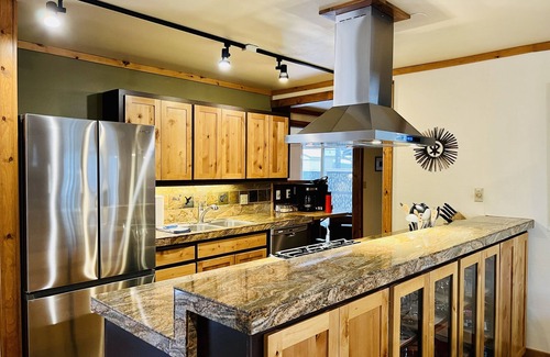 Sunriver House | Cozy, smoke-free, 2 BD 2 BA home, 6 adult MAX, 6 SHARC passes, steps to village