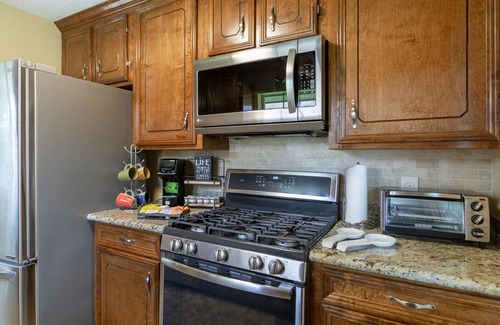Park Forest - LA North House | Cozy spacious 3 bedroom 2 bathroom home.
