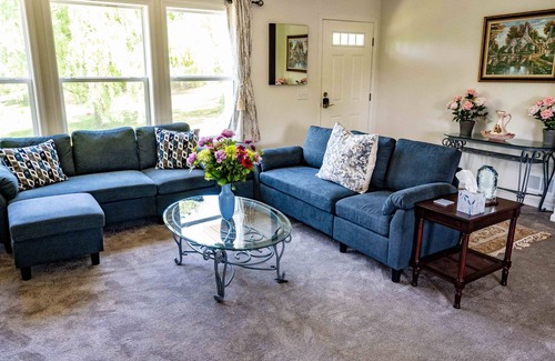 Port Matilda House | Cozy, Spacious Family Home w/Yard, Fire Pit, Grill - Pet Friendly! Near PSU