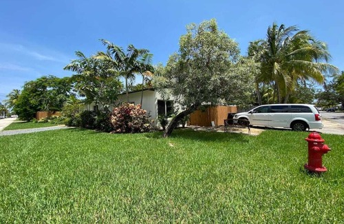 Poinsettia Heights House | Cozy spacious Studio With Private small Backyard. Pet Friendly