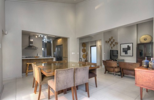 Sandown House | Cozy stay in the heart of Sandton, with a housecleaner at your disposal