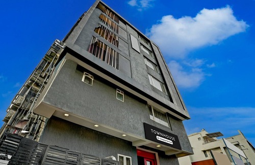Ulsoor House | Cozy Stays Near Halasuru Metro Station
