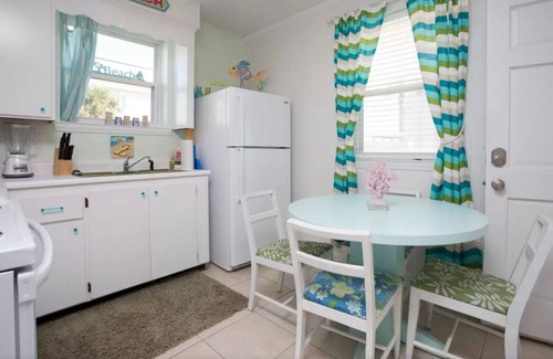 Tybee Island House | Cozy & steps from the beach - Papou's Place Tybee