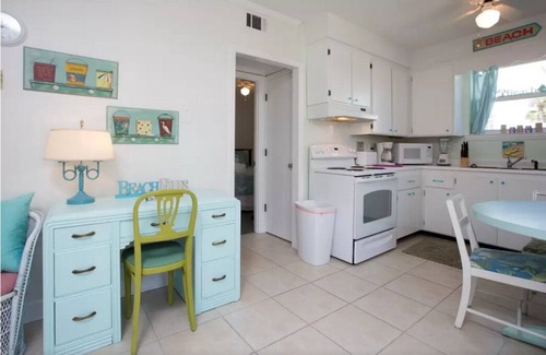 Tybee Island House | Cozy & steps from the beach - Papou's Place Tybee