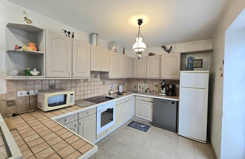 Mazeyrolles Cottage | Cozy Stone Cottage Near Monpazier, Fireplace, Large Garden, Family & Pet Friendly