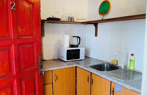 Labadi Apartment | Cozy studio apartment 5mins from the Beach! Pet-friendly