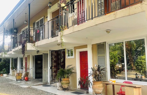 Labadi Apartment | Cozy studio apartment 5mins from the Beach! Pet-friendly