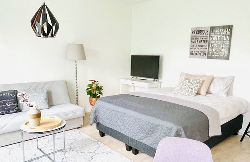 Lantinen District Apartment | Cozy studio, close to Helsinki and shopping centern