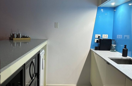 Wishart Apartment | Cozy studio in charming Wishart with WiFi, AC