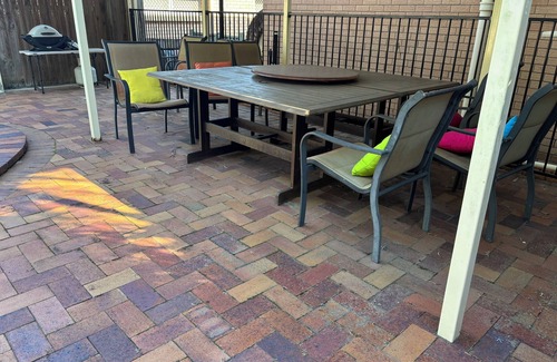Wishart Apartment | Cozy studio in charming Wishart with WiFi, AC