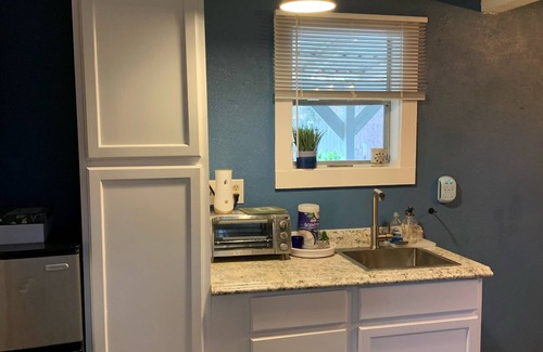 Lufkin Apartment | Cozy studio in charming Lufkin with AC, WiFi