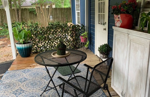 Lufkin Apartment | Cozy studio in charming Lufkin with AC, WiFi