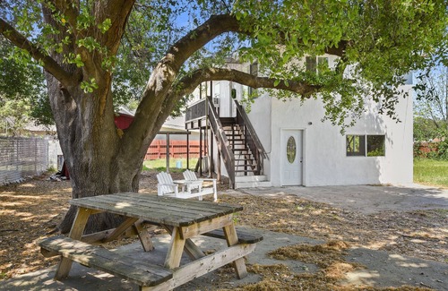 Citrus Heights Apartment | Cozy Studio in Soothing Citrus Heights with WiFi, AC