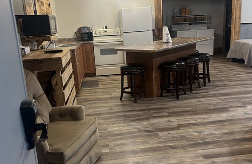 Redfield Apartment | Cozy studio style space with AC and WiFi on beautiful Cottonwood Lake