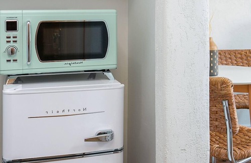 Westlake Apartment | Cozy Studio with Contemporary Features, near DTLA