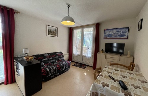Laveissiere Apartment | Cozy studio with terrace in Le Lioran, pets welcome
