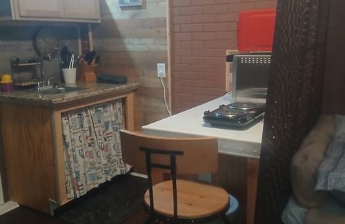 Southeast Raleigh Apartment | Cozy studio with WiFi and AC in charming Garner pet friendly