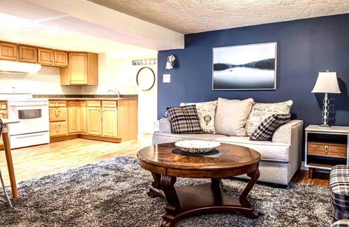 Gorge -Tillicum Area Apartment | Cozy Suite 5mins To DT Victoria