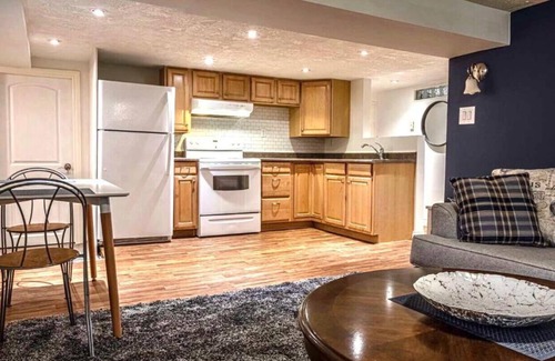 Gorge -Tillicum Area Apartment | Cozy Suite 5mins To DT Victoria