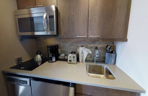 Boulder Ridge Apartment | Cozy suite at Grand Colorado on Peak 8 with king bed, sofa-bed, TV, and kitchen.