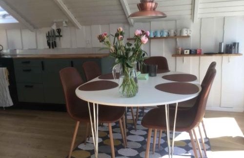 Vibæk Strand House | Cozy Summer House Near Ebeltoft