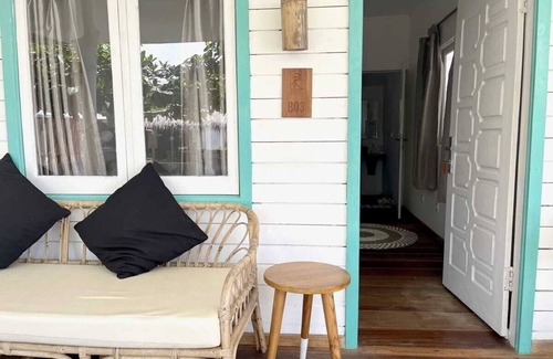 Katiet House | Cozy Twin Bungalow with Stunning Sea View