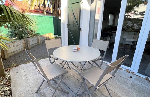Cambo-les-Bains Apartment | Cozy T1 bis with Terrace, Parking, and Internet near Cambo-les-Bains Center