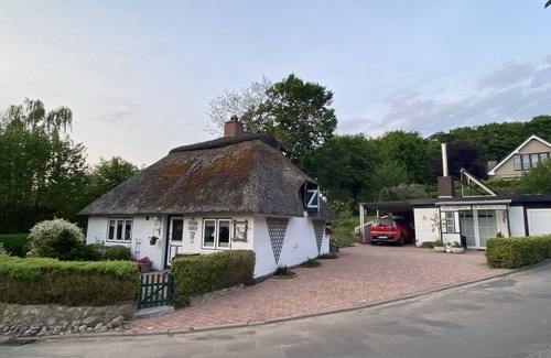 Dorpling House | Cozy thatched roof house for sole use. Pet friendly!