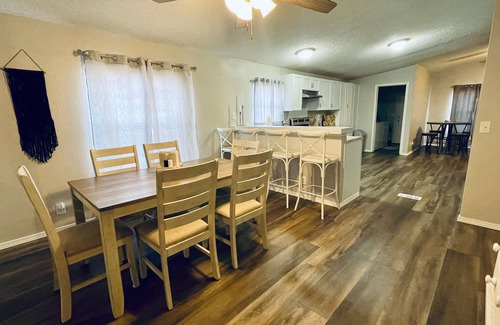Mead House | "Cozy Times" less than 10 minutes from Lake Texoma and Choctaw Casino