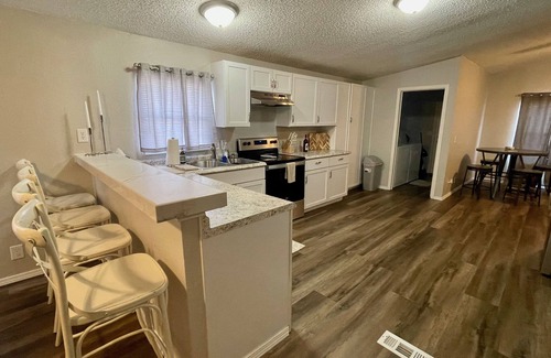 Mead House | "Cozy Times" less than 10 minutes from Lake Texoma and Choctaw Casino