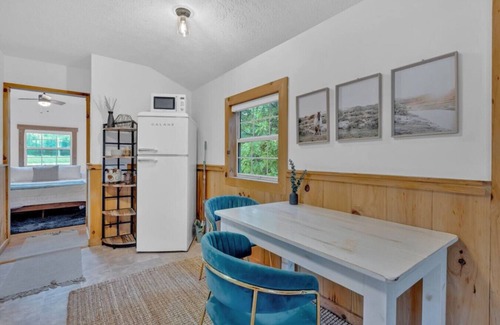 Jamestown House | Cozy Tiny Home by Big South Fork