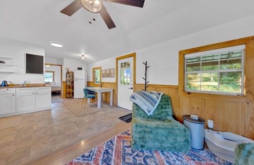 Jamestown House | Cozy Tiny Home by Big South Fork