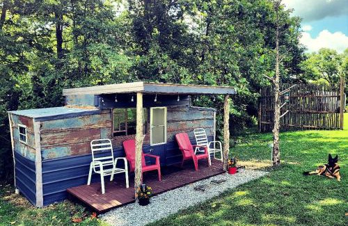 Jonesville House | Cozy Tiny House on Working Farm, for Fun Glamping Trips in Kentucky
