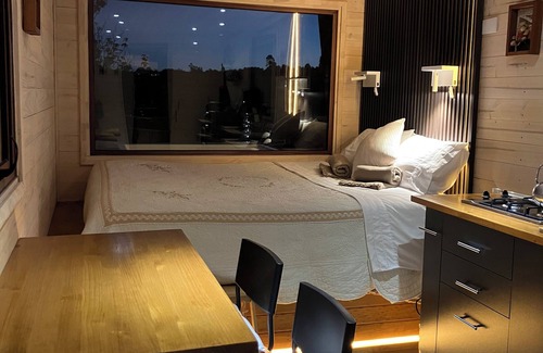 Calbuco Cabin | Cozy TinyHouse in Patagonia Costa with hot tub by the Sea