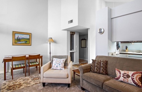 Foothills Condo | Cozy Top Floor 1 Bed Condo on Green Mountain with Cathedral Ceilings