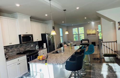 Landover House | Cozy townhome in lovely Hyattsville with AC, fitness room, WiFi