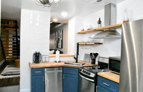 Federal Hill House | Cozy townhome located in Baltimore historic Federal Hill