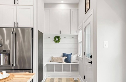 Urbana House | Cozy townhome with WiFi and AC in charming Frederick