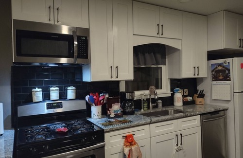 Wilmington Cottage | Cozy two bedroom home by historic Rt. 66, pet friendy too!