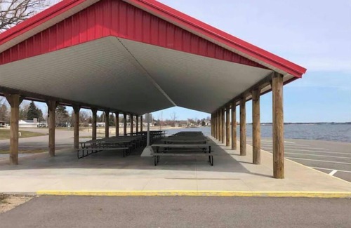Tawas City House | Cozy updated 2 BR on bike path, walk to Lake Huron