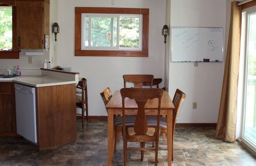 Glen Cove House | Cozy Upstairs Apartment Near Ocean.