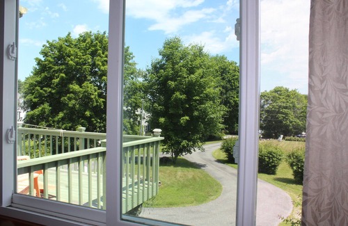 Glen Cove House | Cozy Upstairs Apartment Near Ocean.