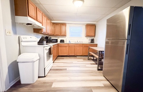 Piqua House | Cozy Urban Escape with 3 Bedrooms 1.5 bath