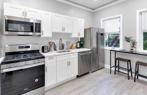 Communipaw Bed & Breakfast | Cozy Urban Oasis close to NYC